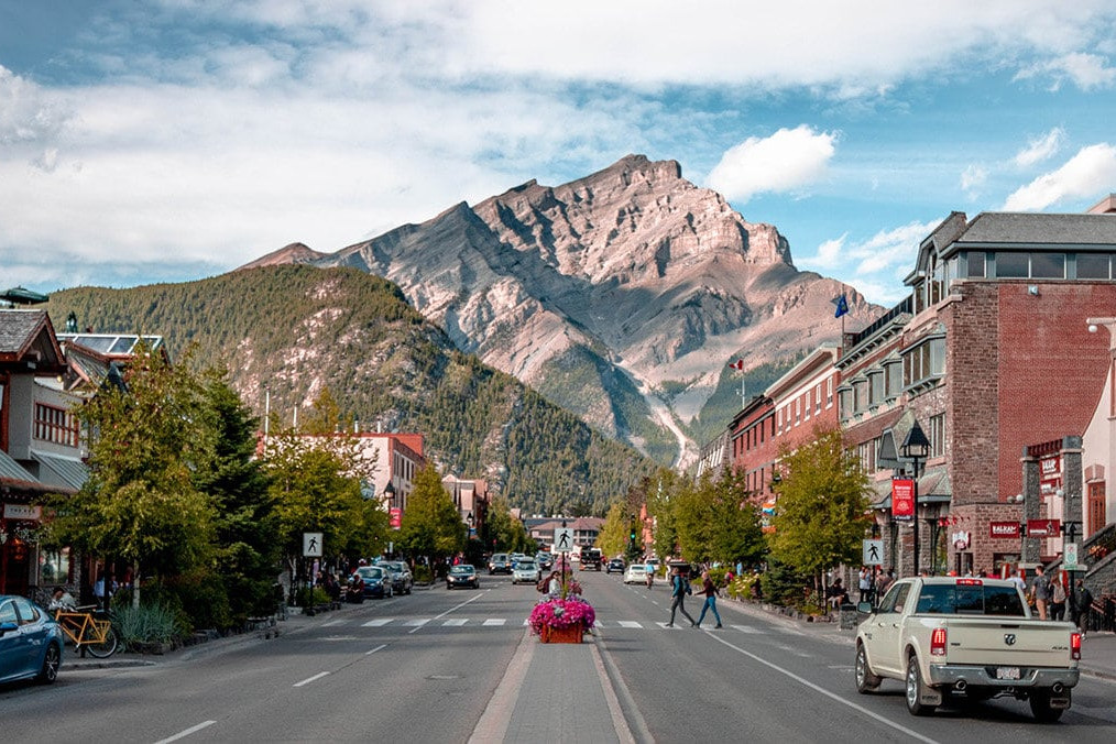 how to move to Banff