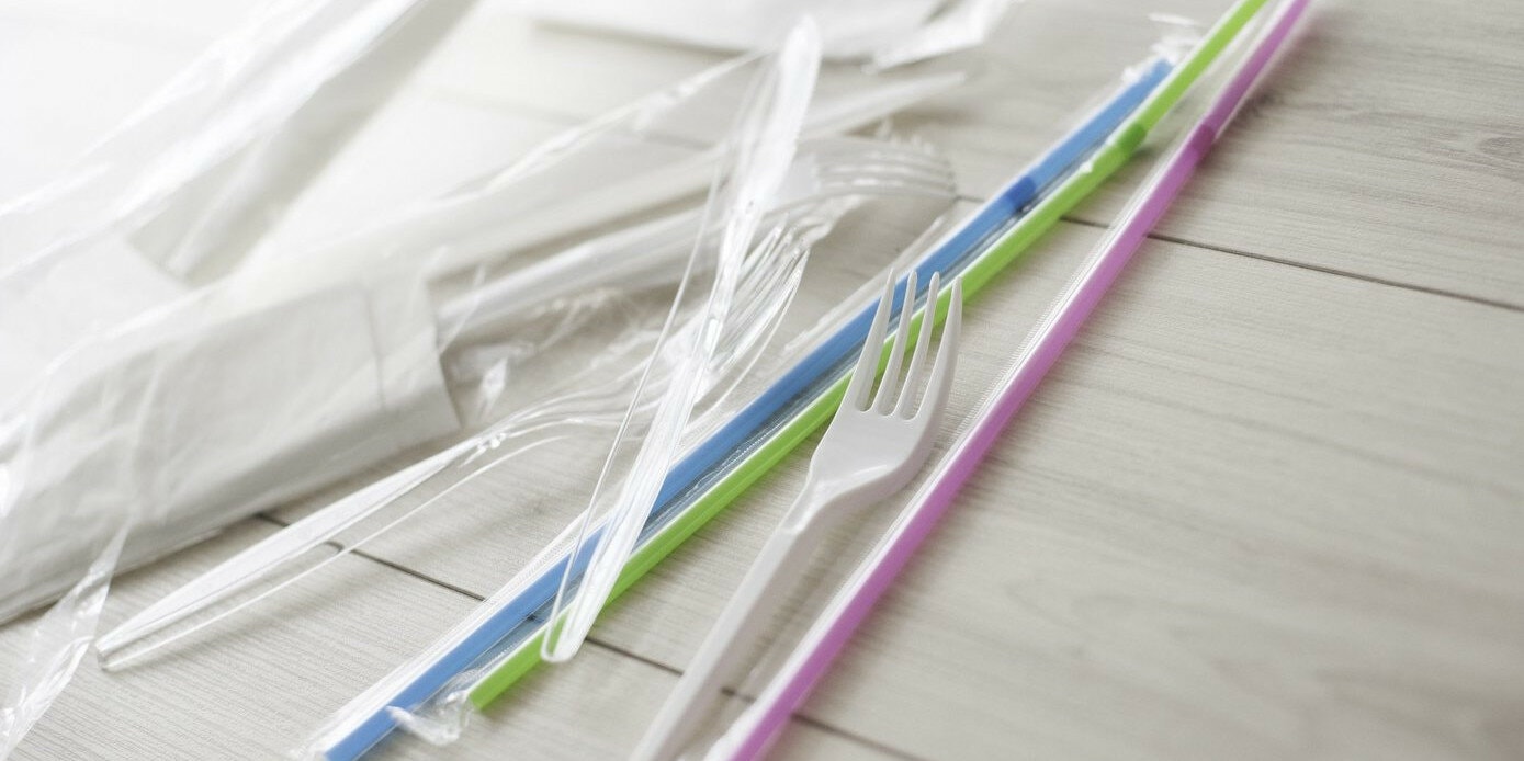 single use plastic knives, forks and straws
